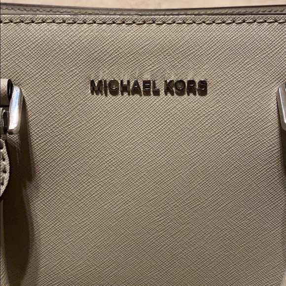Gray Michael Kors bag - Picture 6 of 7